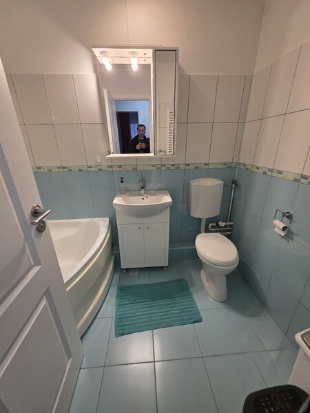 Basarabia, 10 minute metrou Piata Muncii, pe Campia Libertatii,