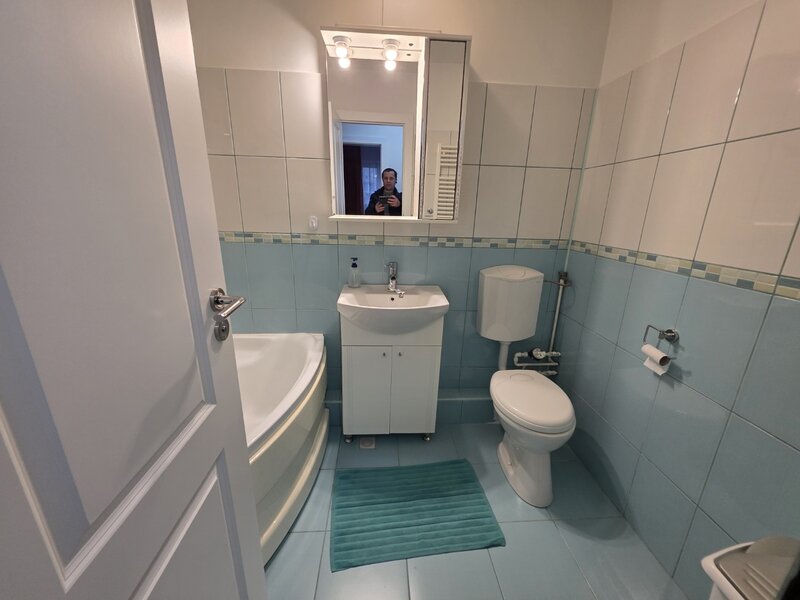 Basarabia, 10 minute metrou Piata Muncii, pe Campia Libertatii,